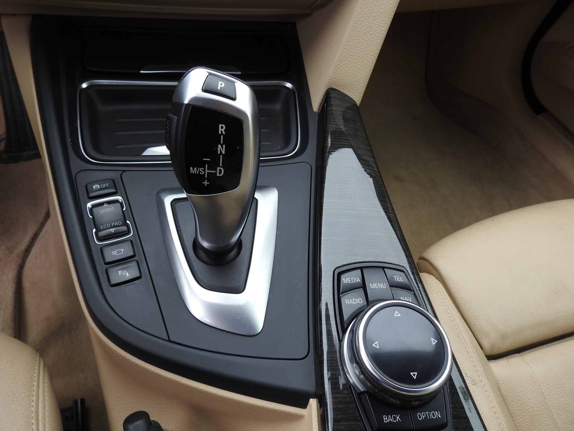 BMW 320d GT xDrive Luxury Line Steptronic-image-21
