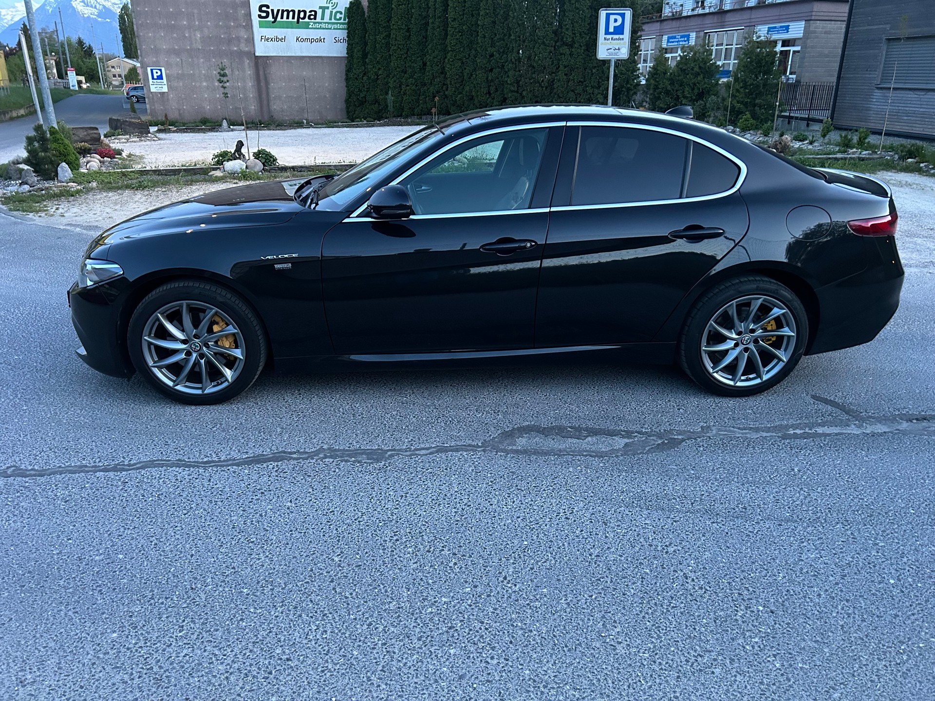 ALFA ROMEO Giulia 2.0 Veloce Q4 Automatic-image-1