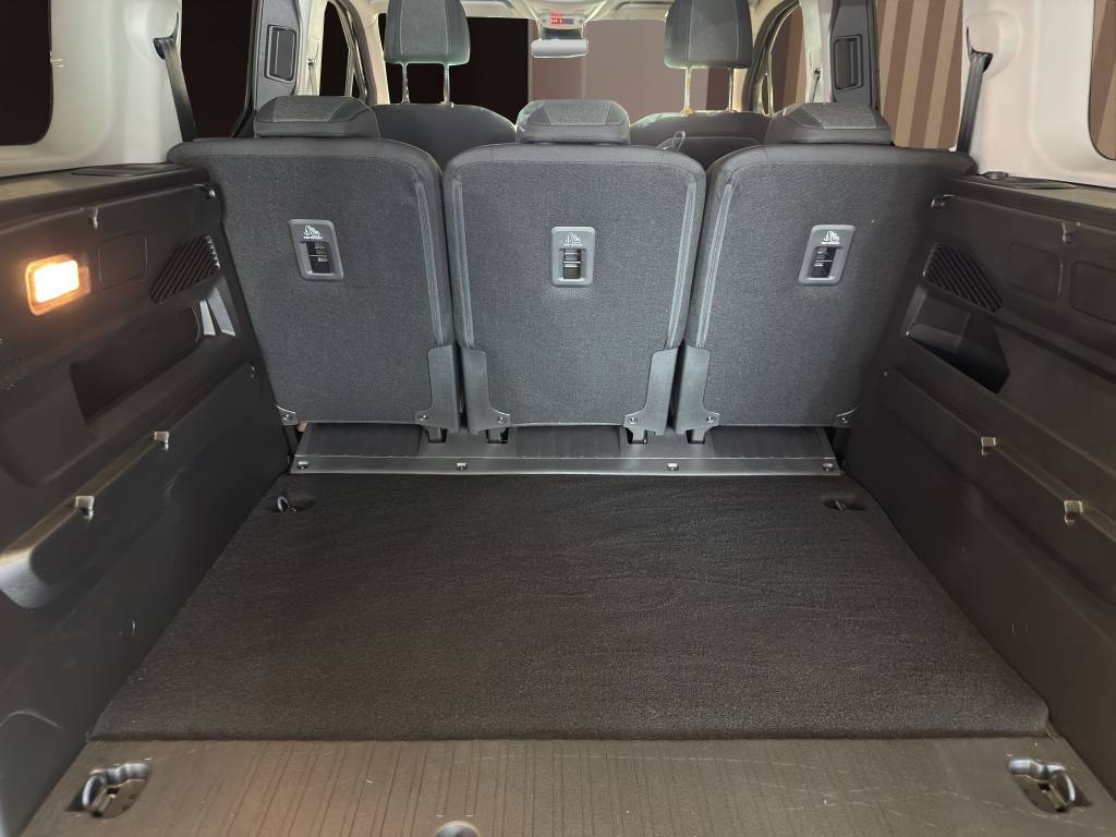 OPEL Combo 1.5 GS Automat-image-9