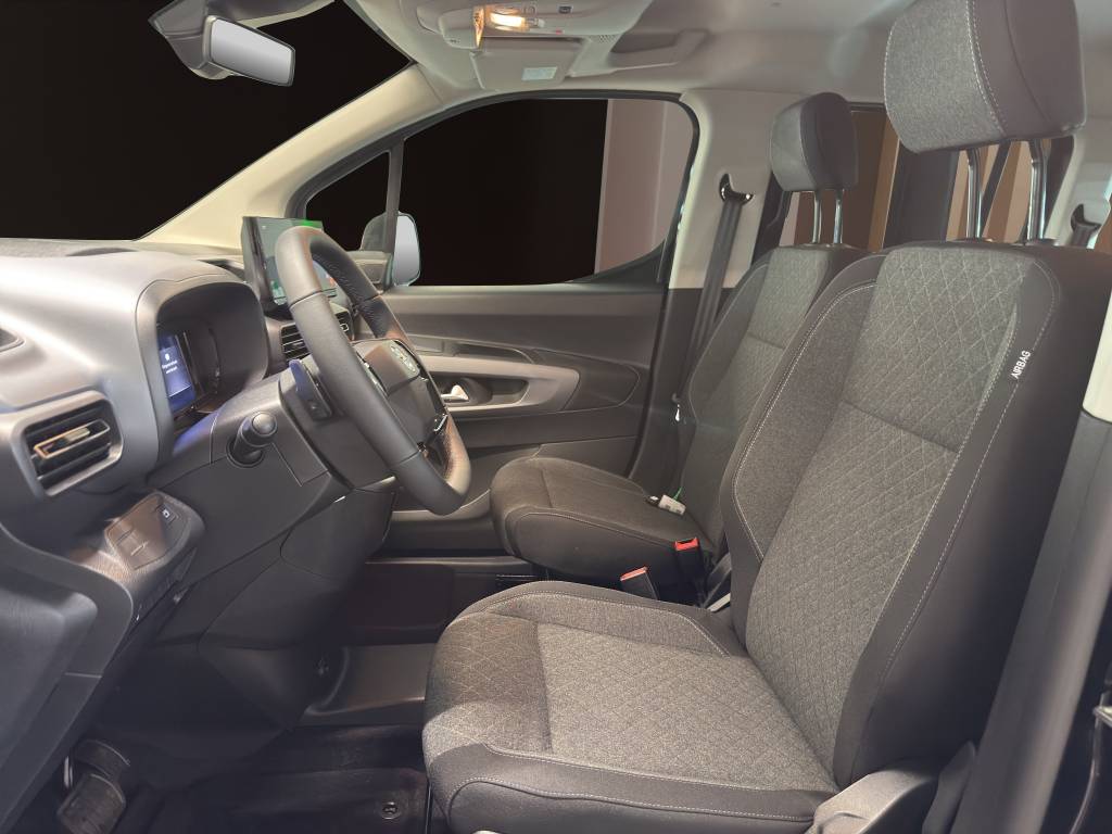 OPEL Combo 1.5 GS Automat-image-5