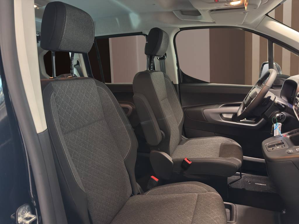 OPEL Combo 1.5 GS Automat-image-6