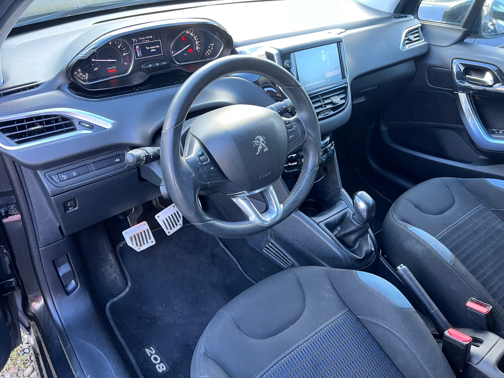PEUGEOT 208 1.6 VTI Allure-image-6