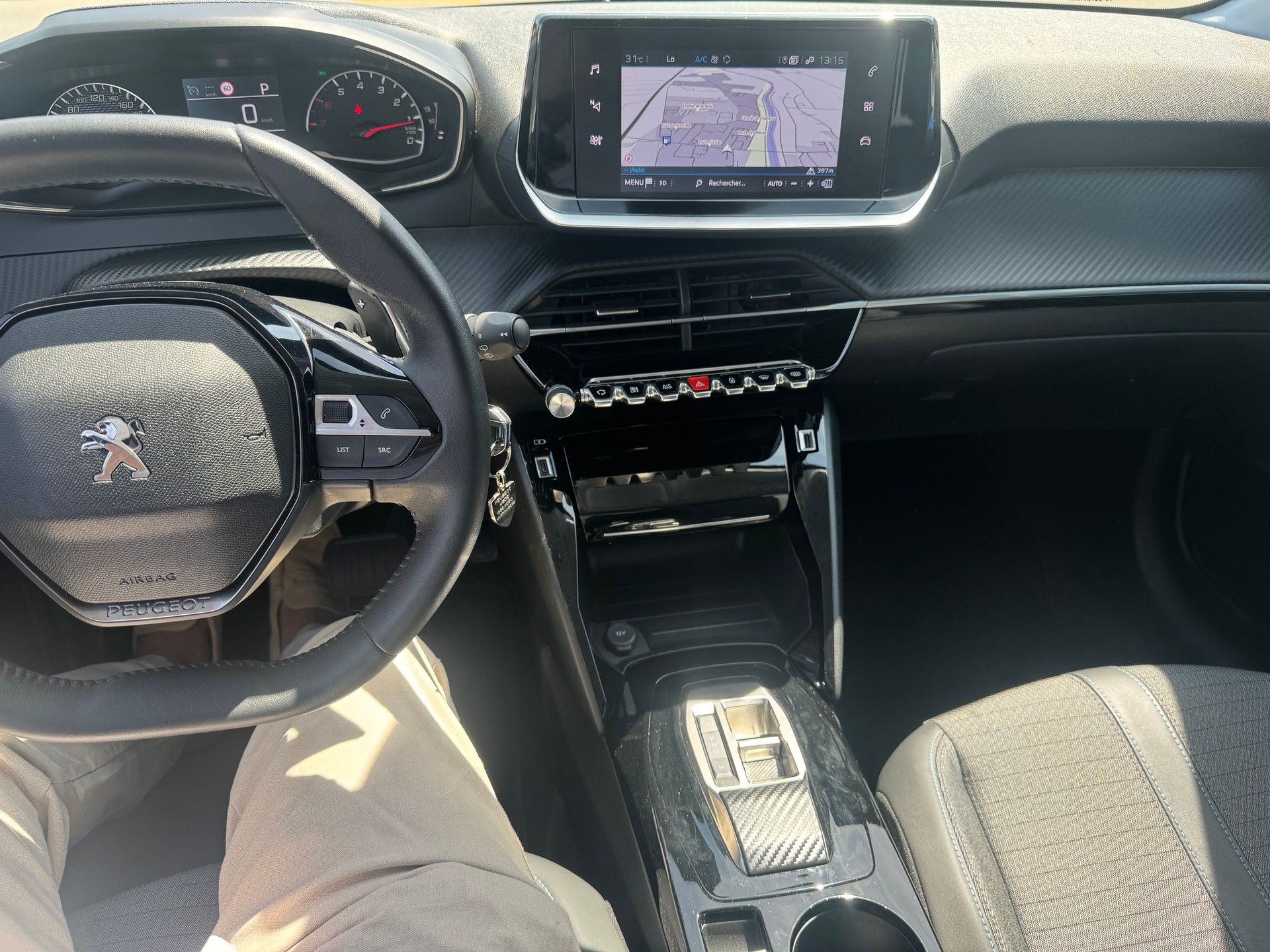 PEUGEOT 208 1.2 PureTech Allure EAT8-image-18