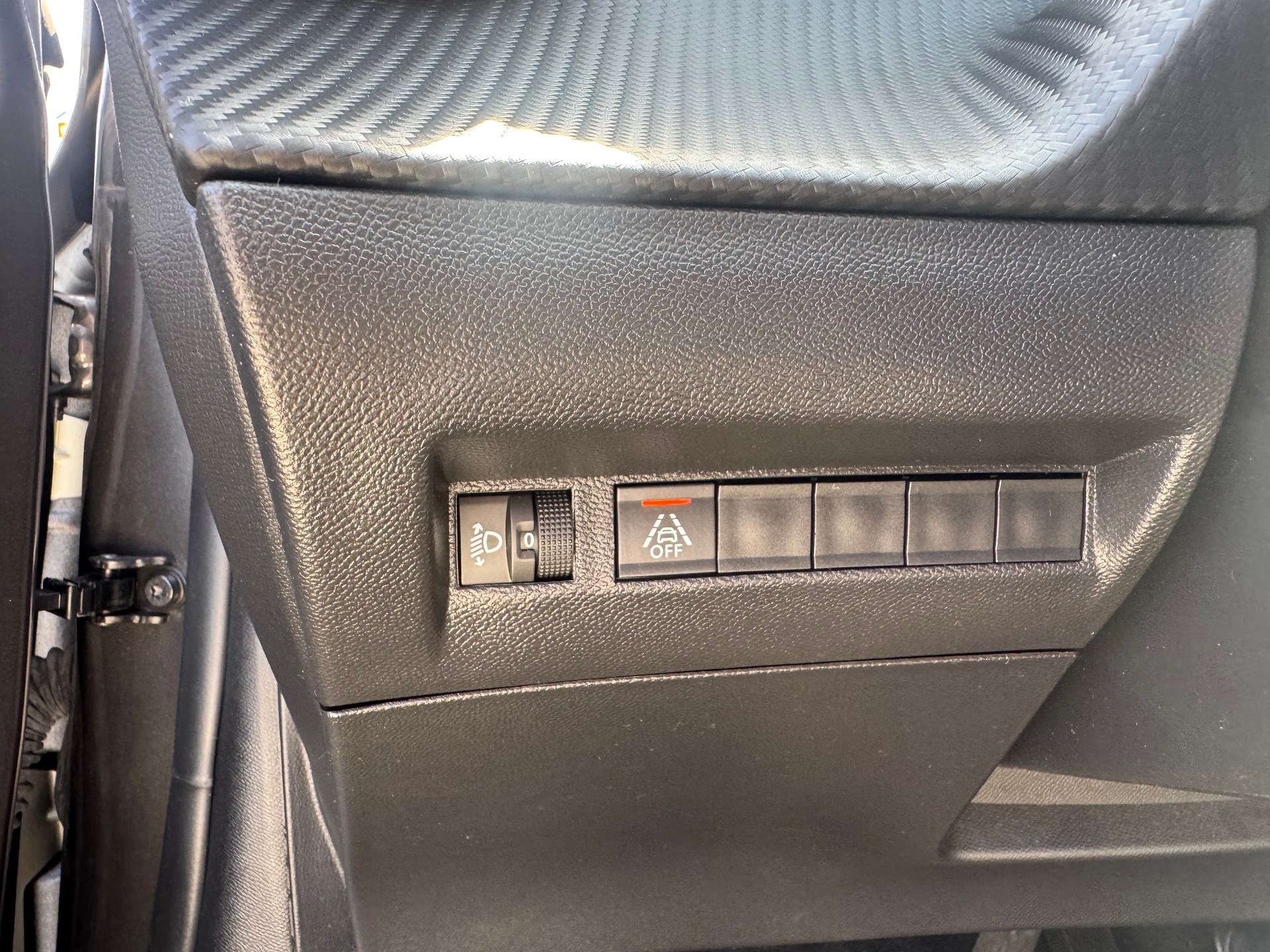 PEUGEOT 208 1.2 PureTech Allure EAT8-image-11
