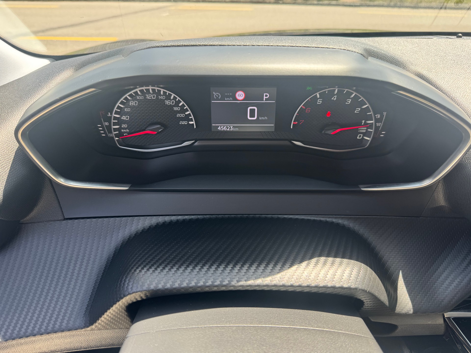 PEUGEOT 208 1.2 PureTech Allure EAT8-image-13