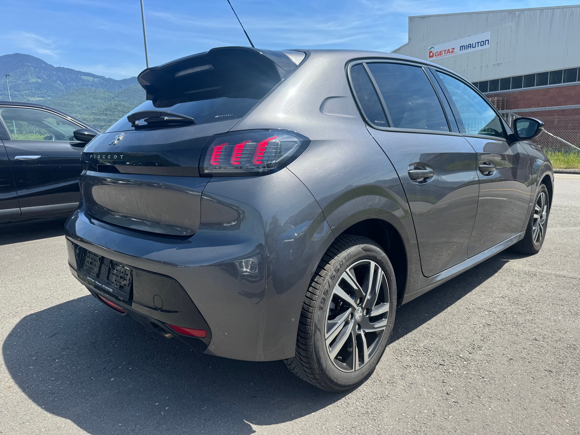 PEUGEOT 208 1.2 PureTech Allure EAT8-showroom-element-3