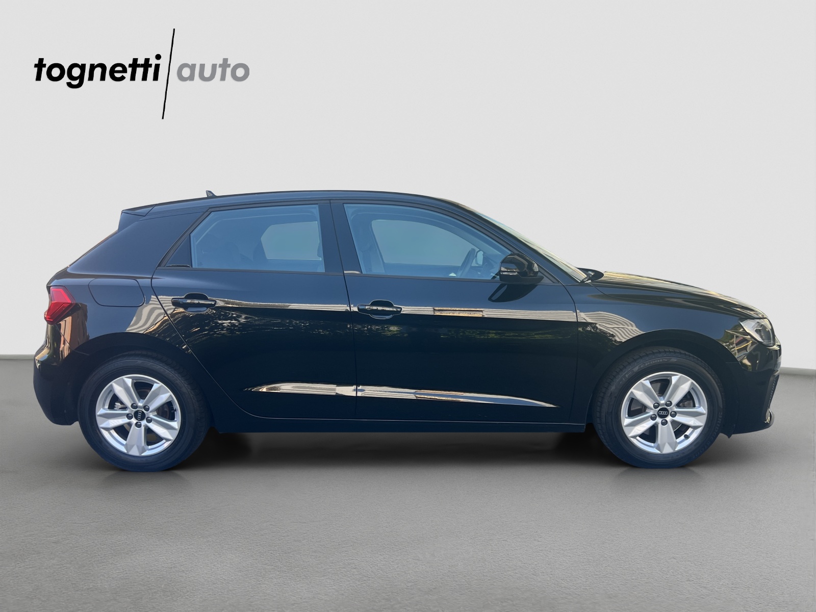 AUDI A1 Sportback 30 TFSI Attraction S-tronic-image-2