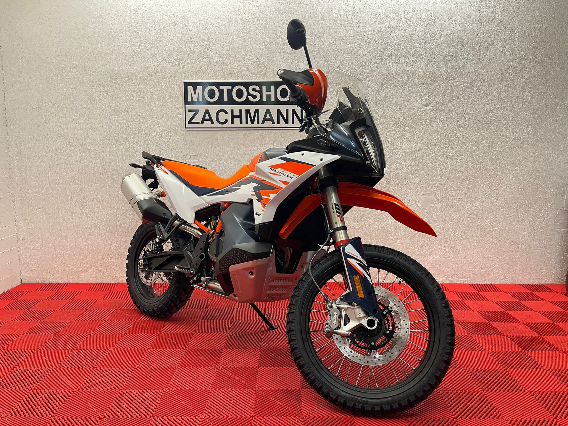 KTM 890 Adventure R-showroom-element-1