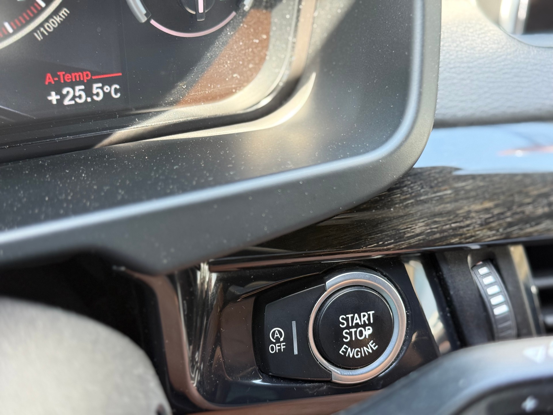 BMW X5 xDrive M50d Steptronic-image-13