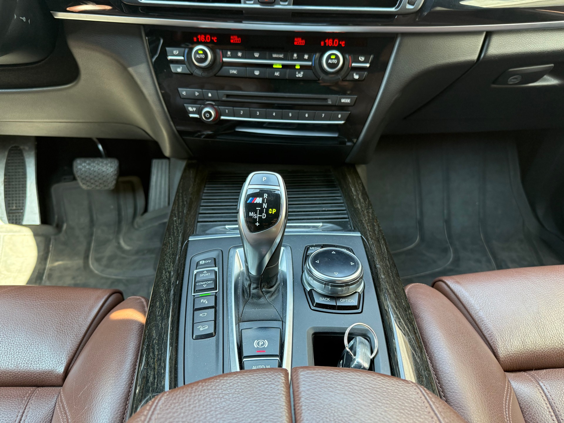 BMW X5 xDrive M50d Steptronic-image-18