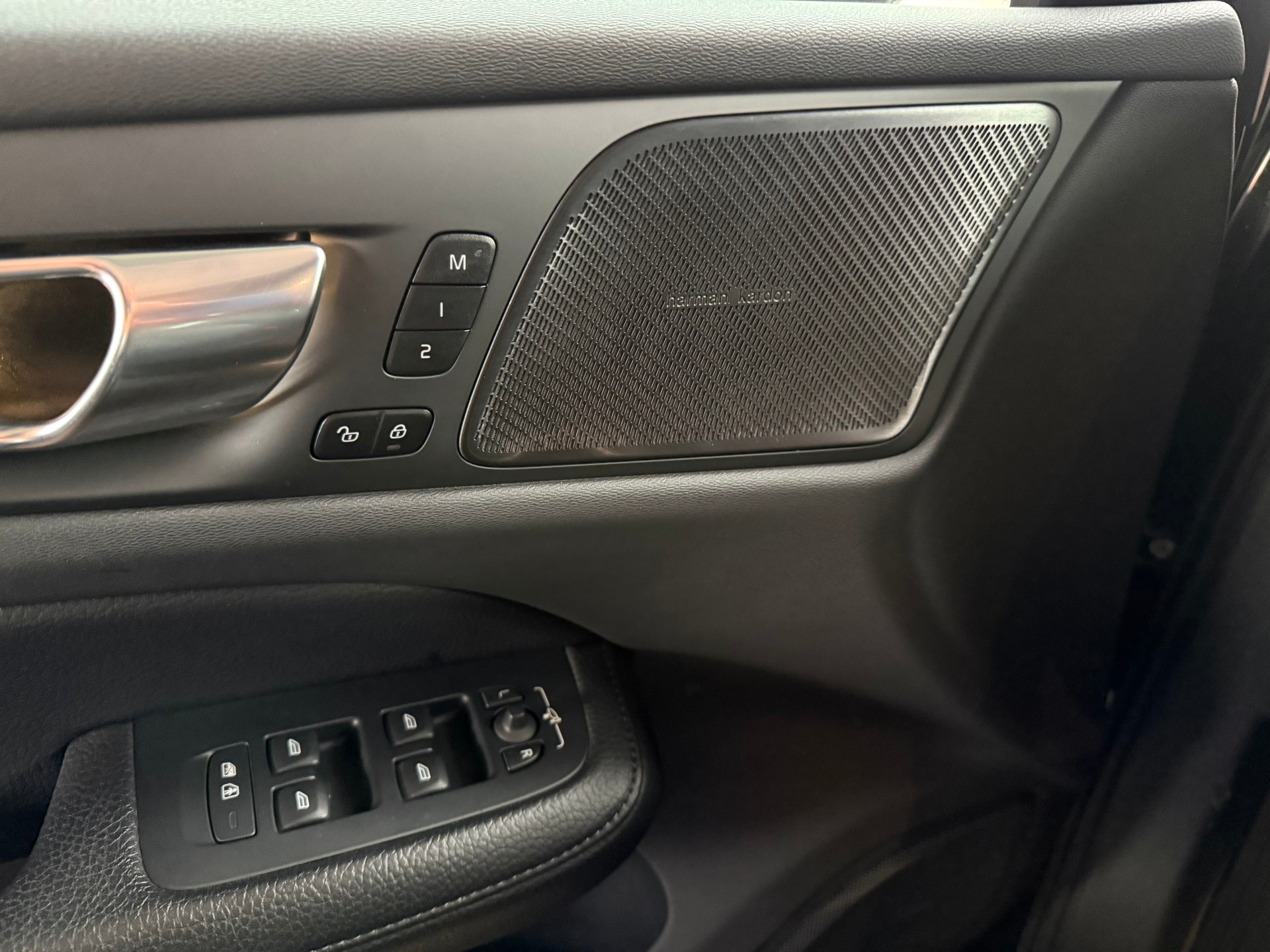 VOLVO V60 B4 Diesel Mild Hybrid Inscription Geartronic-image-11