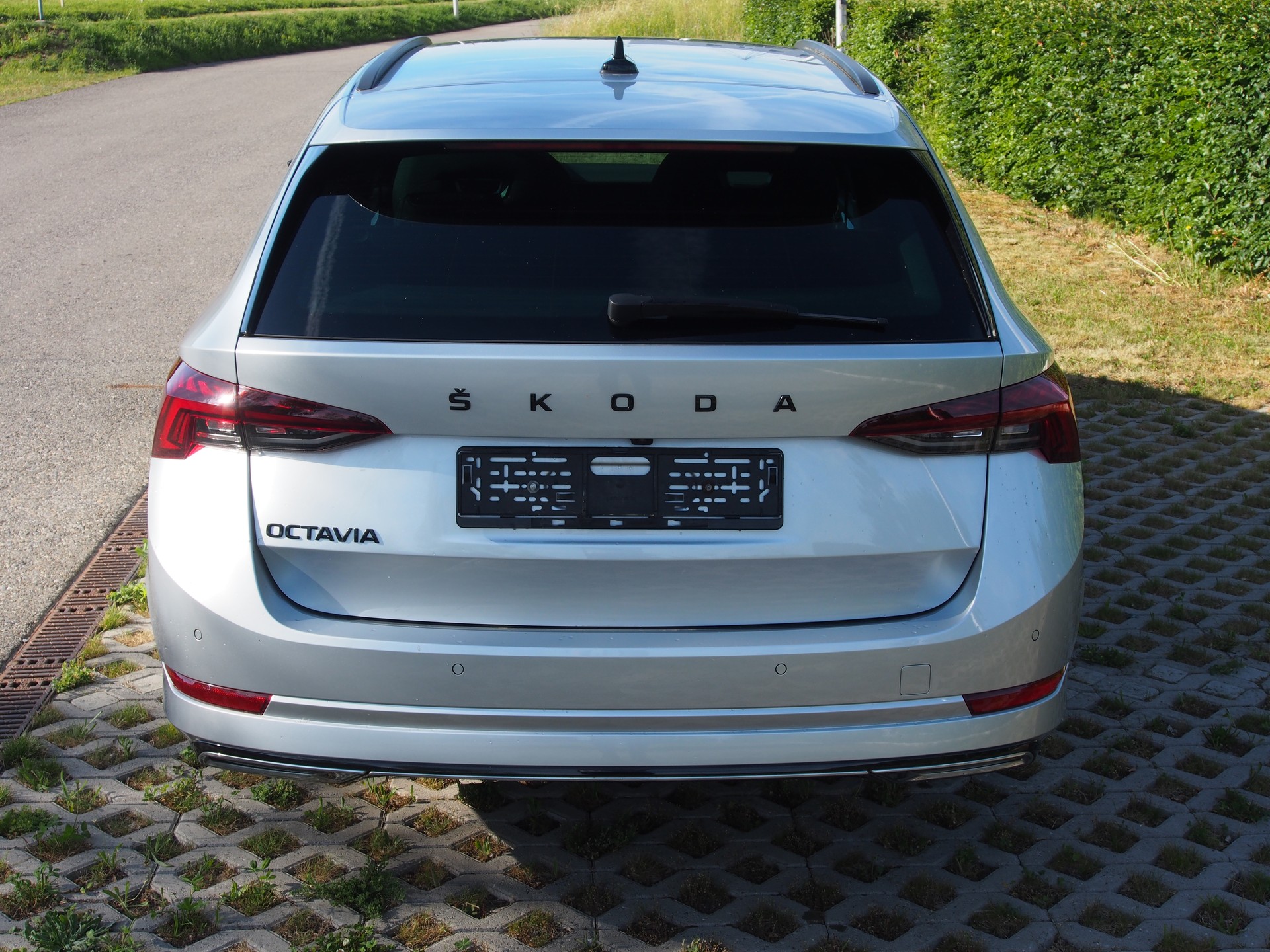 SKODA 2.0 TDI SportLine 4x4 DSG-image-3