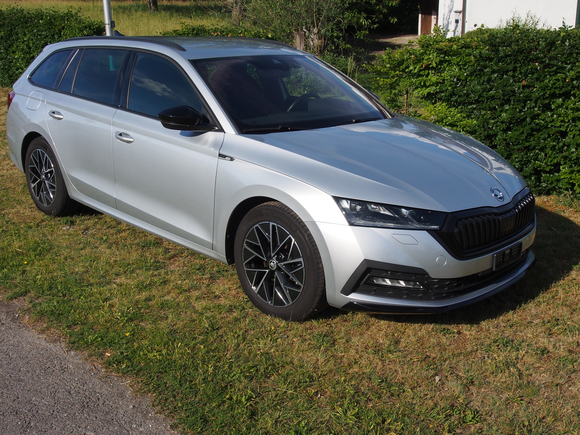 SKODA 2.0 TDI SportLine 4x4 DSG-image-2