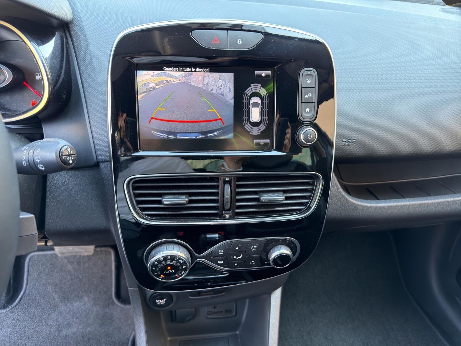 RENAULT Clio 1.2 16V T Swiss Edition EDC-image-10
