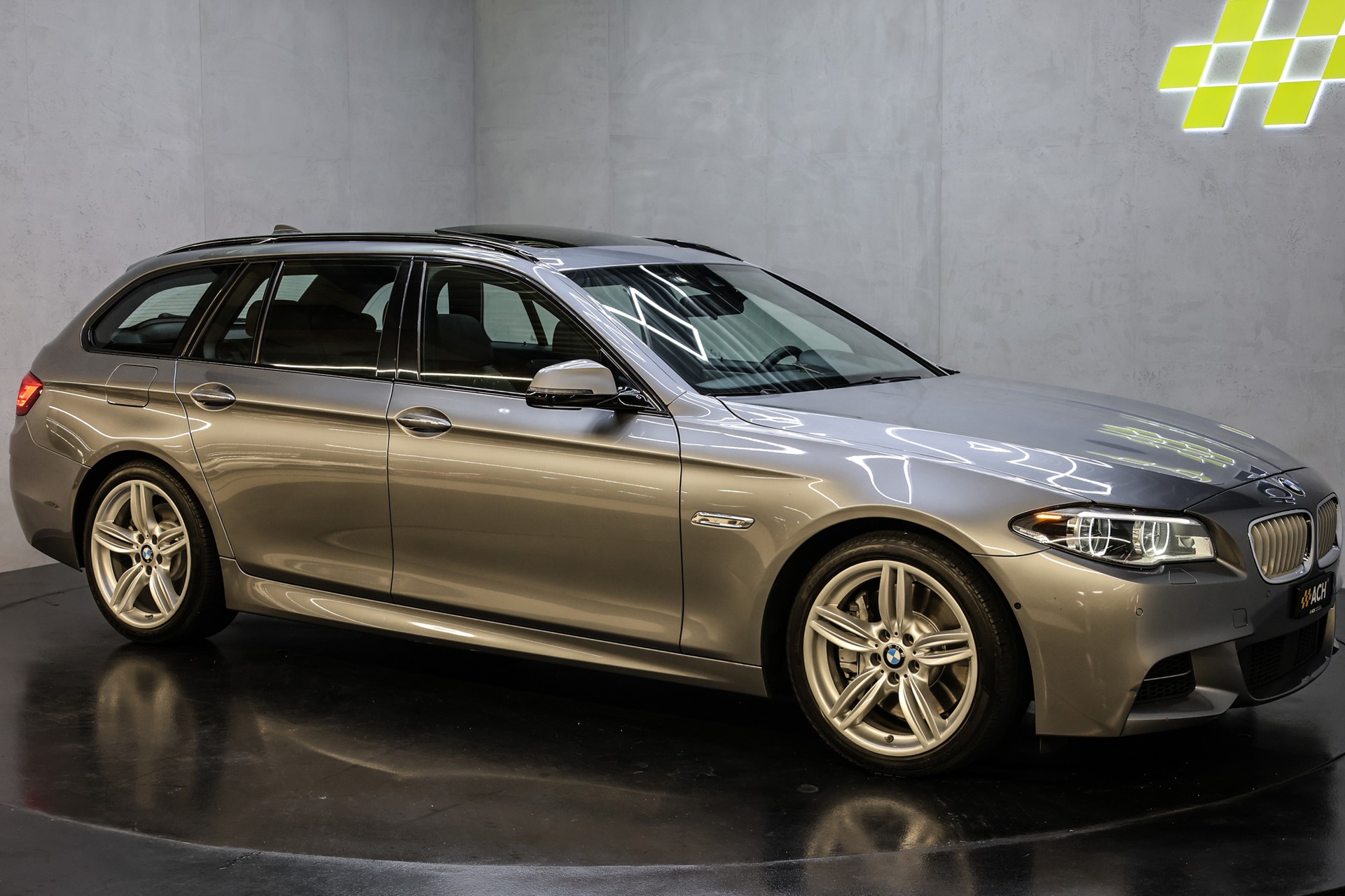 BMW M 550d xDrive Touring M Paket-image-9