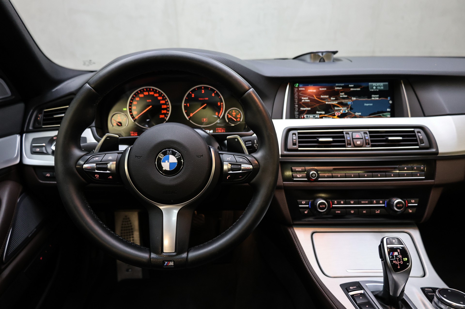 BMW M 550d xDrive Touring M Paket-image-16