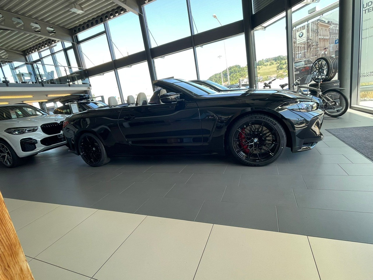 BMW M4 Competition xDrive-image-1