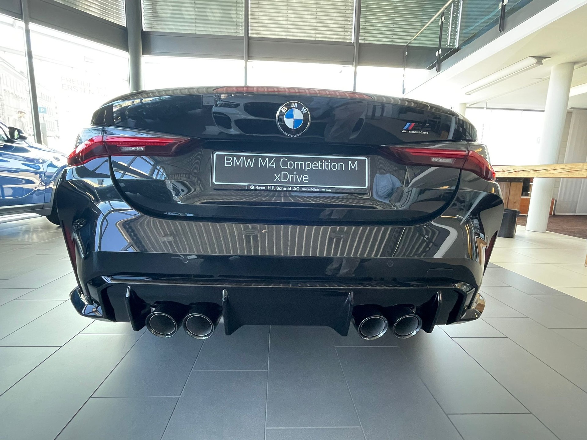 BMW M4 Competition xDrive-image-3