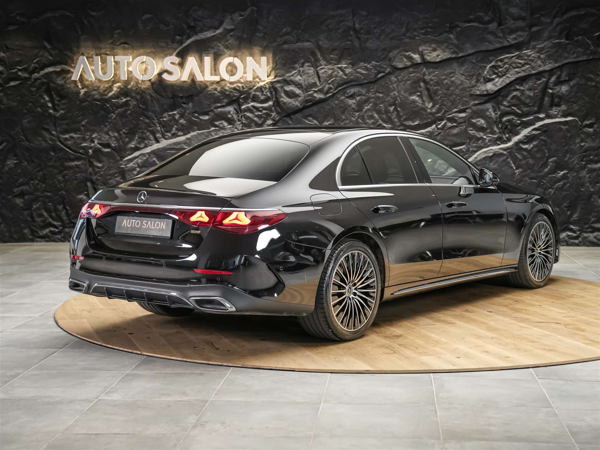 MERCEDES-BENZ E 220 d 4Matic 9G-Tronic *Werksgarantie*Superscreen*Burmester Soundsystem*360° Kamera*-image-5