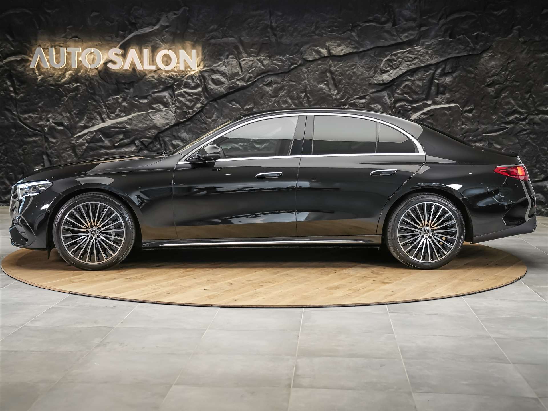 MERCEDES-BENZ E 220 d 4Matic 9G-Tronic *Werksgarantie*Superscreen*Burmester Soundsystem*360° Kamera*-image-2