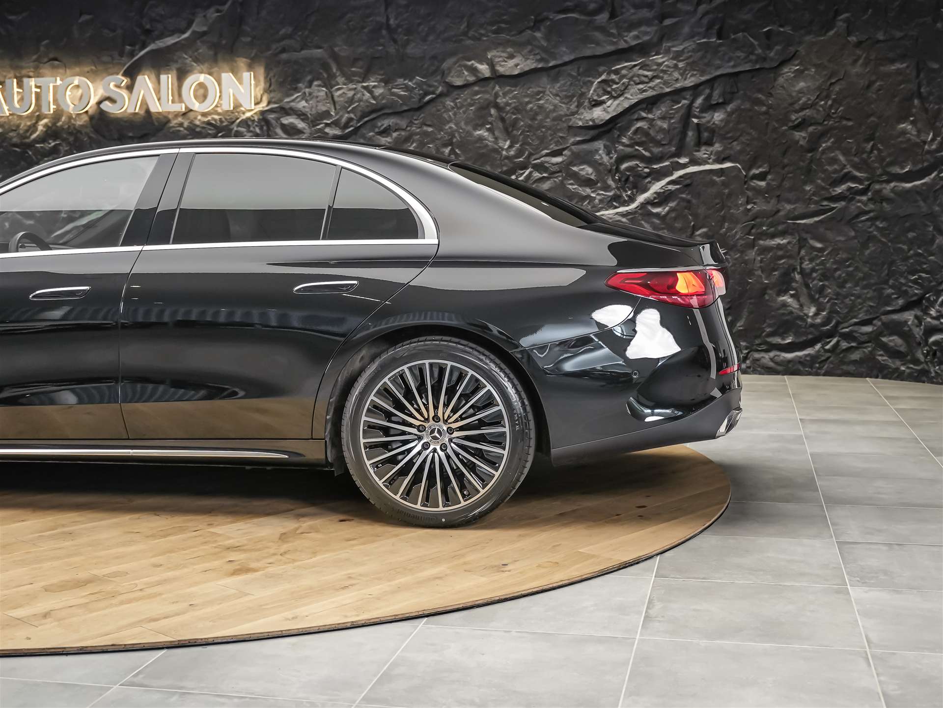 MERCEDES-BENZ E 220 d 4Matic 9G-Tronic *Werksgarantie*Superscreen*Burmester Soundsystem*360° Kamera*-image-16