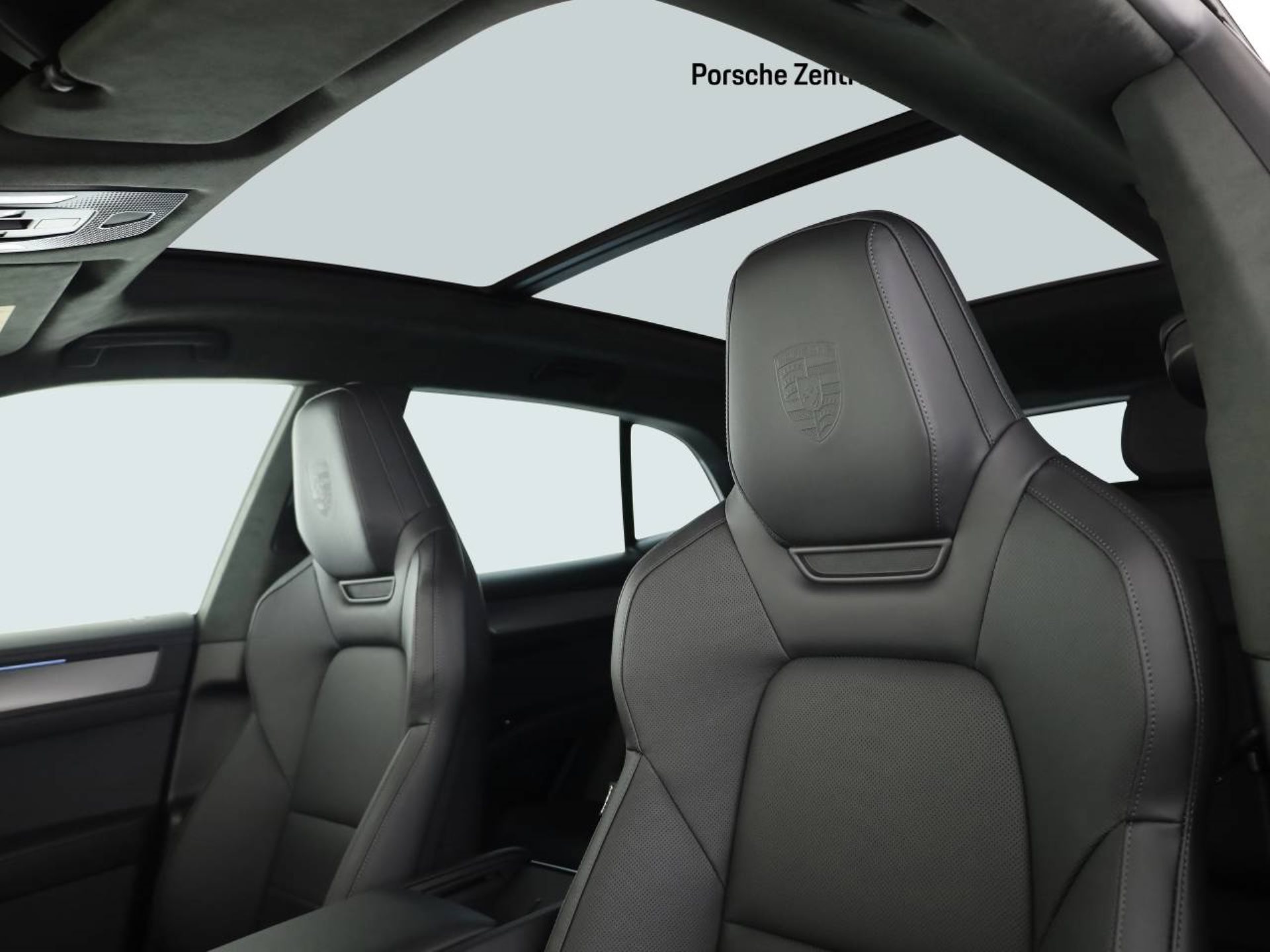 PORSCHE Cayenne Electric-image-9