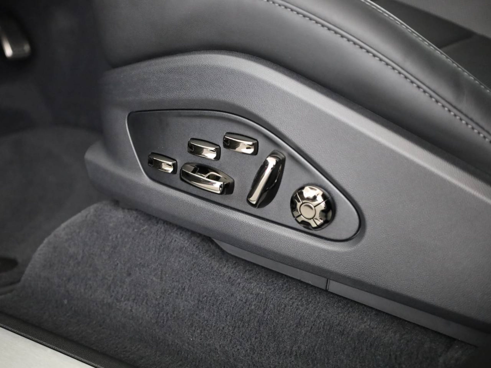 PORSCHE Cayenne Electric-image-13