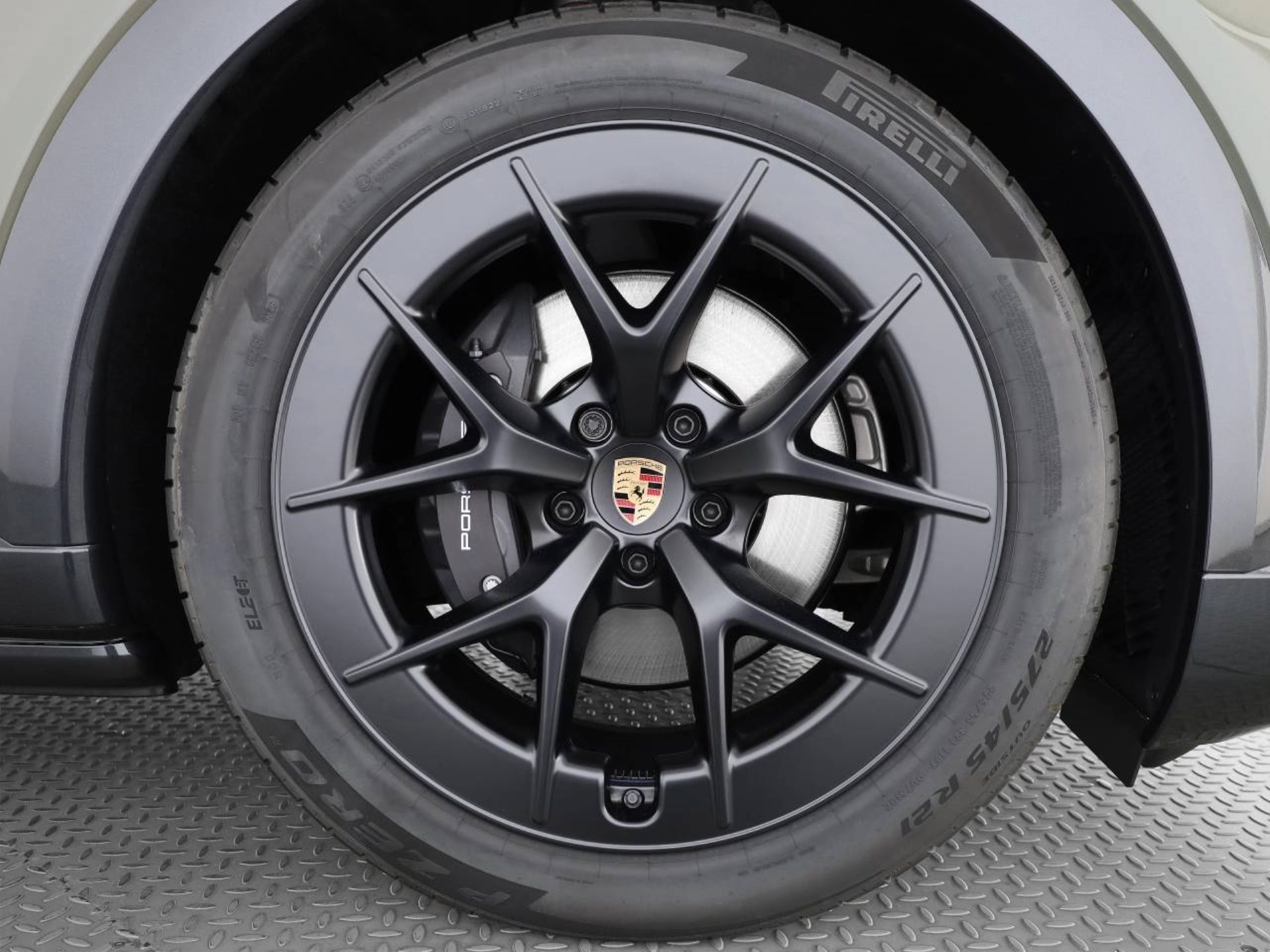 PORSCHE Cayenne Electric-image-6