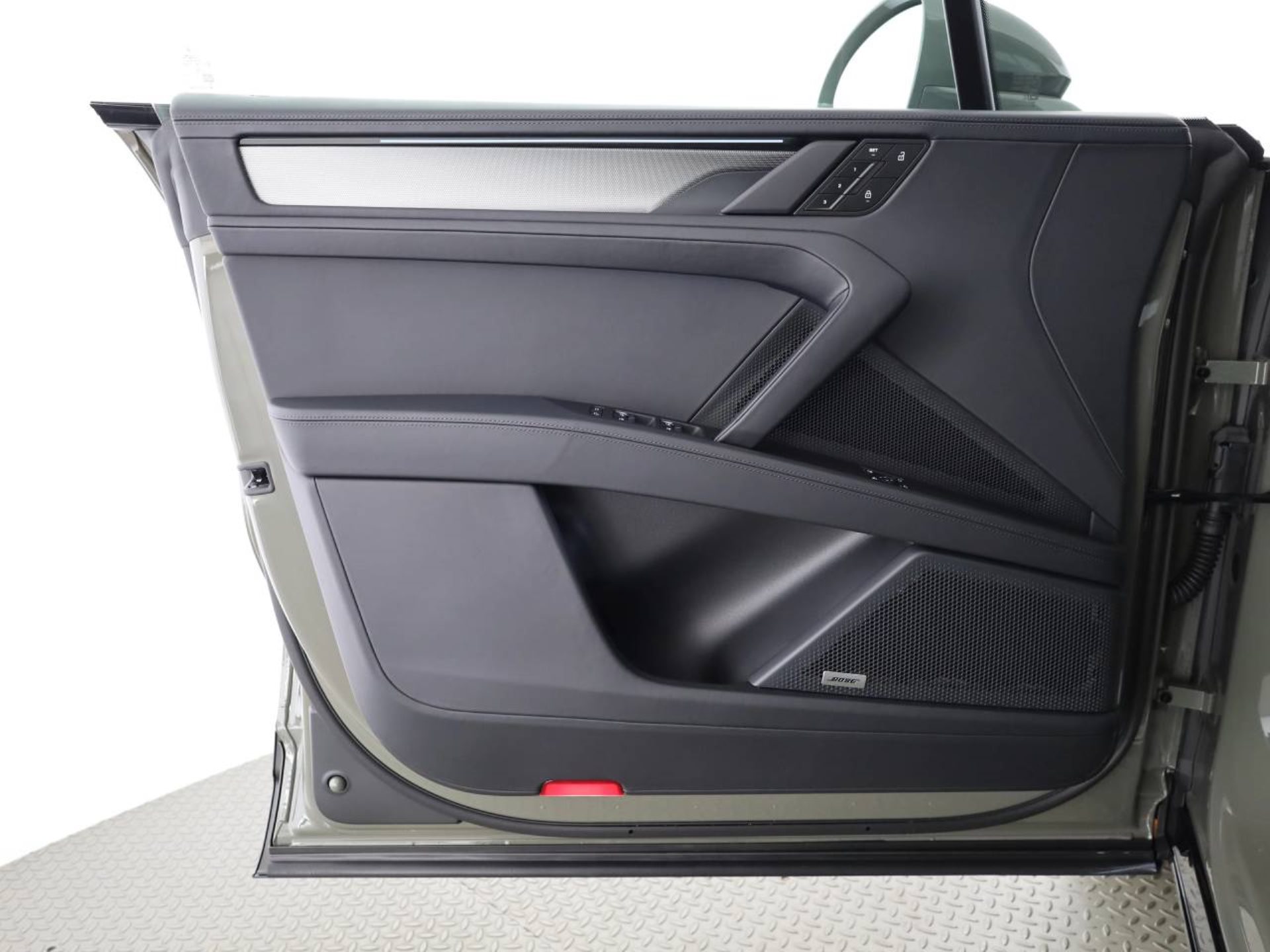 PORSCHE Cayenne Electric-image-11