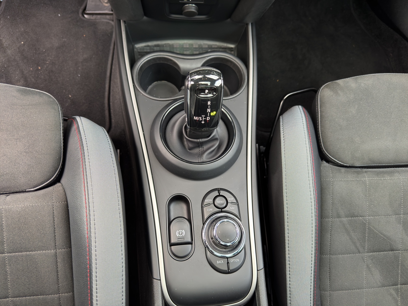 MINI Countryman F60 2.0i John Cooper Works ALL4-image-13
