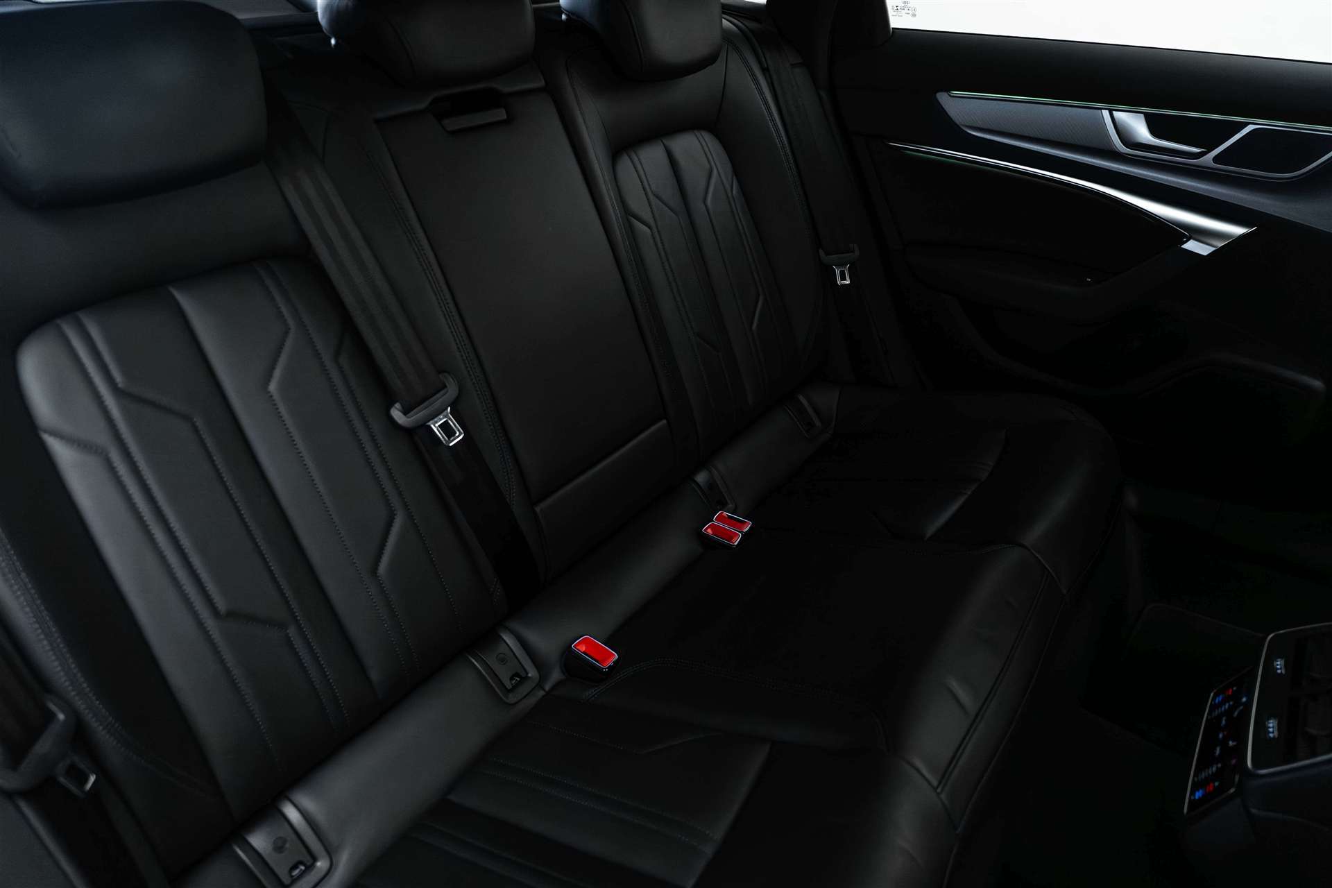 AUDI A6 Avant 45 TFSI Sport S-tronic quattro-image-14