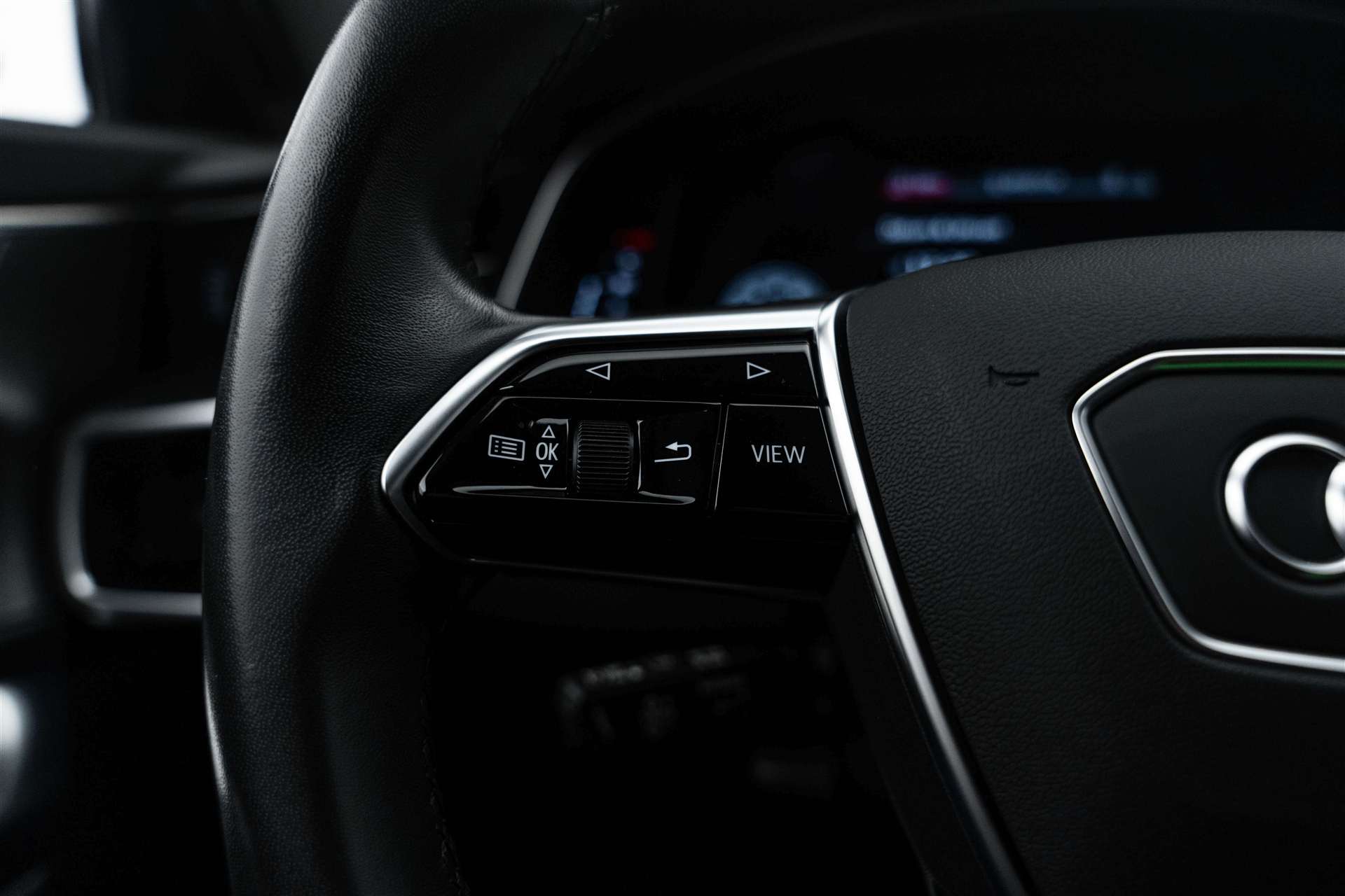 AUDI A6 Avant 45 TFSI Sport S-tronic quattro-image-18