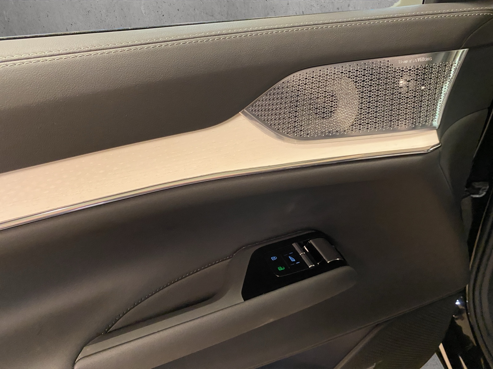 VOLVO EX90 Twin Performance 111 kWh Ultra AWD-image-14