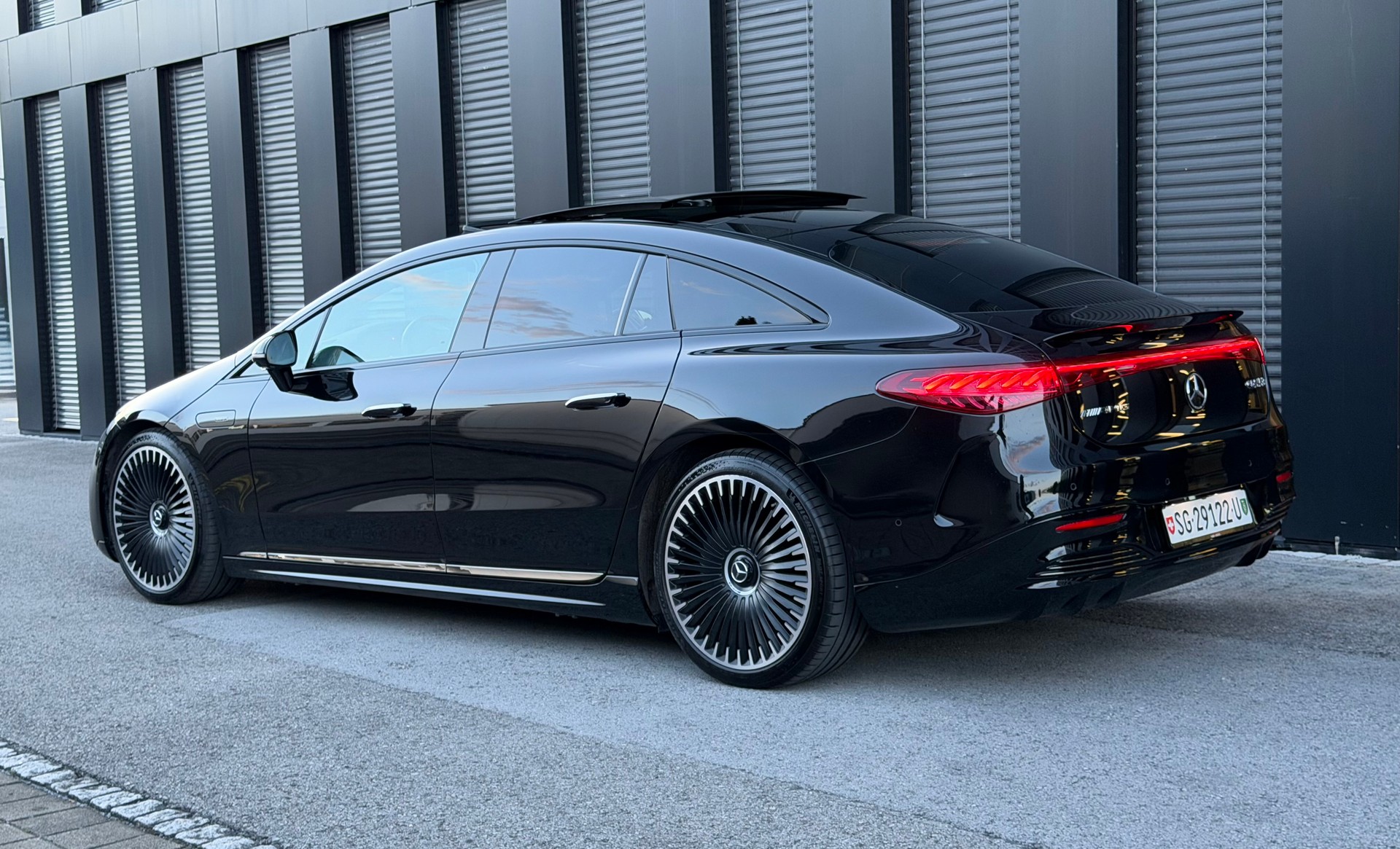 MERCEDES-BENZ EQS AMG 53 4Matic+ ♦️ Batteriekapazität = 98.8%*1.Hand*Traumausstattung*CH Fahrzeug♦️-image-8