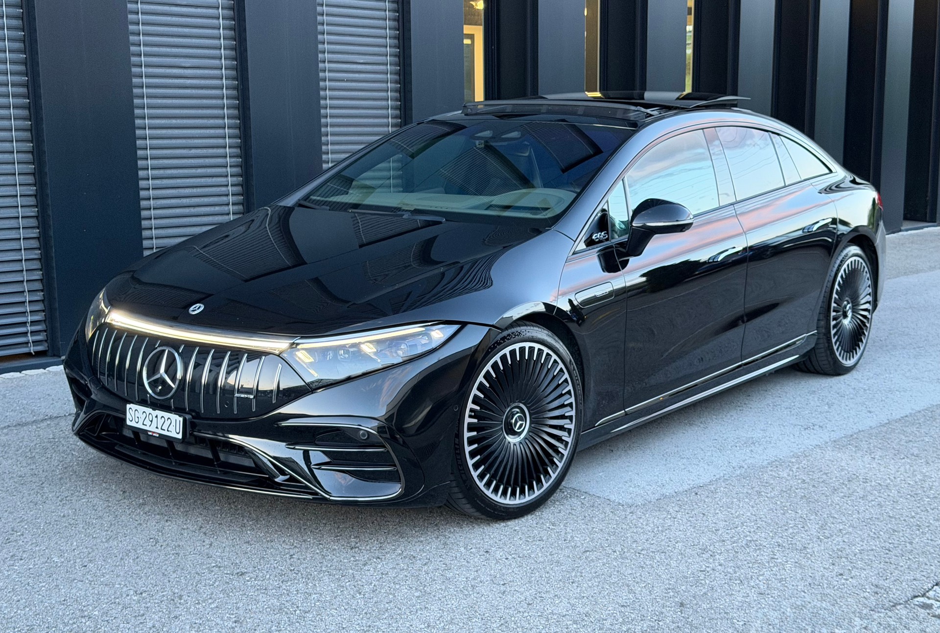 MERCEDES-BENZ EQS AMG 53 4Matic+ ♦️ Batteriekapazität = 98.8%*1.Hand*Traumausstattung*CH Fahrzeug♦️-image-13