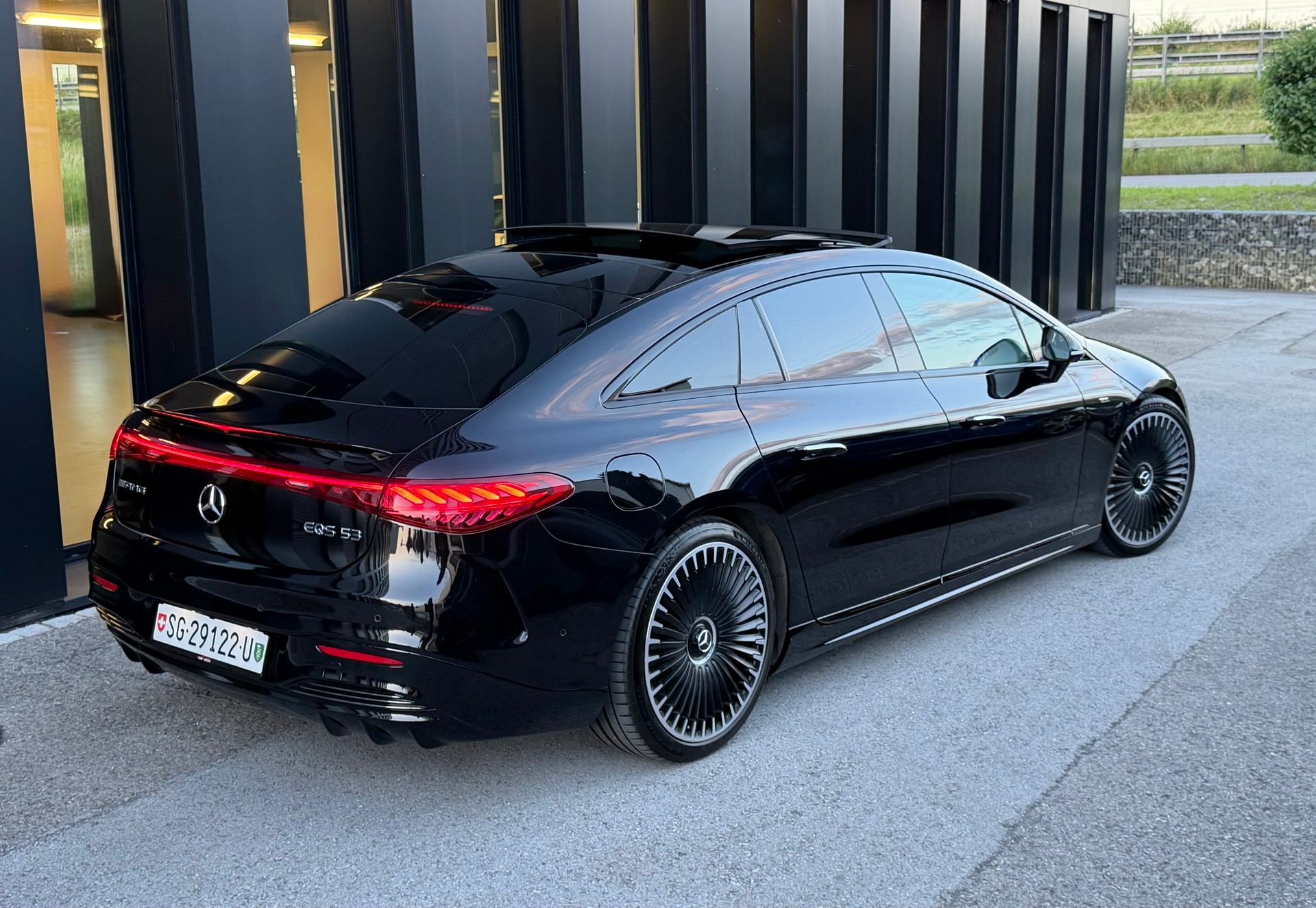 MERCEDES-BENZ EQS AMG 53 4Matic+ ♦️ Batteriekapazität = 98.8%*1.Hand*Traumausstattung*CH Fahrzeug♦️-image-4