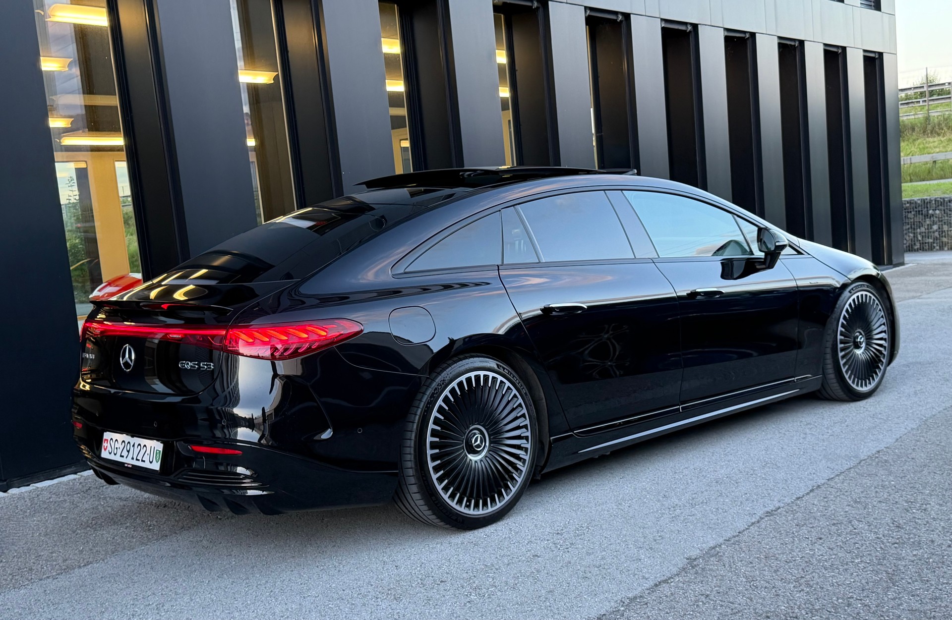 MERCEDES-BENZ EQS AMG 53 4Matic+ ♦️ Batteriekapazität = 98.8%*1.Hand*Traumausstattung*CH Fahrzeug♦️-image-6