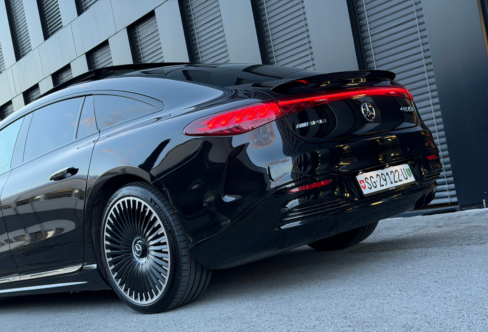 MERCEDES-BENZ EQS AMG 53 4Matic+♦️1.Hand*Traumausstattung*CH Fahrzeug♦️-showroom-element-2