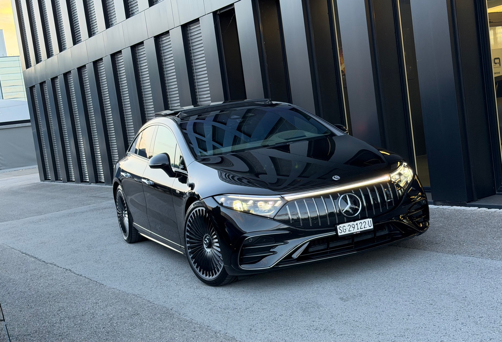 MERCEDES-BENZ EQS AMG 53 4Matic+ ♦️ Batteriekapazität = 98.8%*1.Hand*Traumausstattung*CH Fahrzeug♦️-image-5