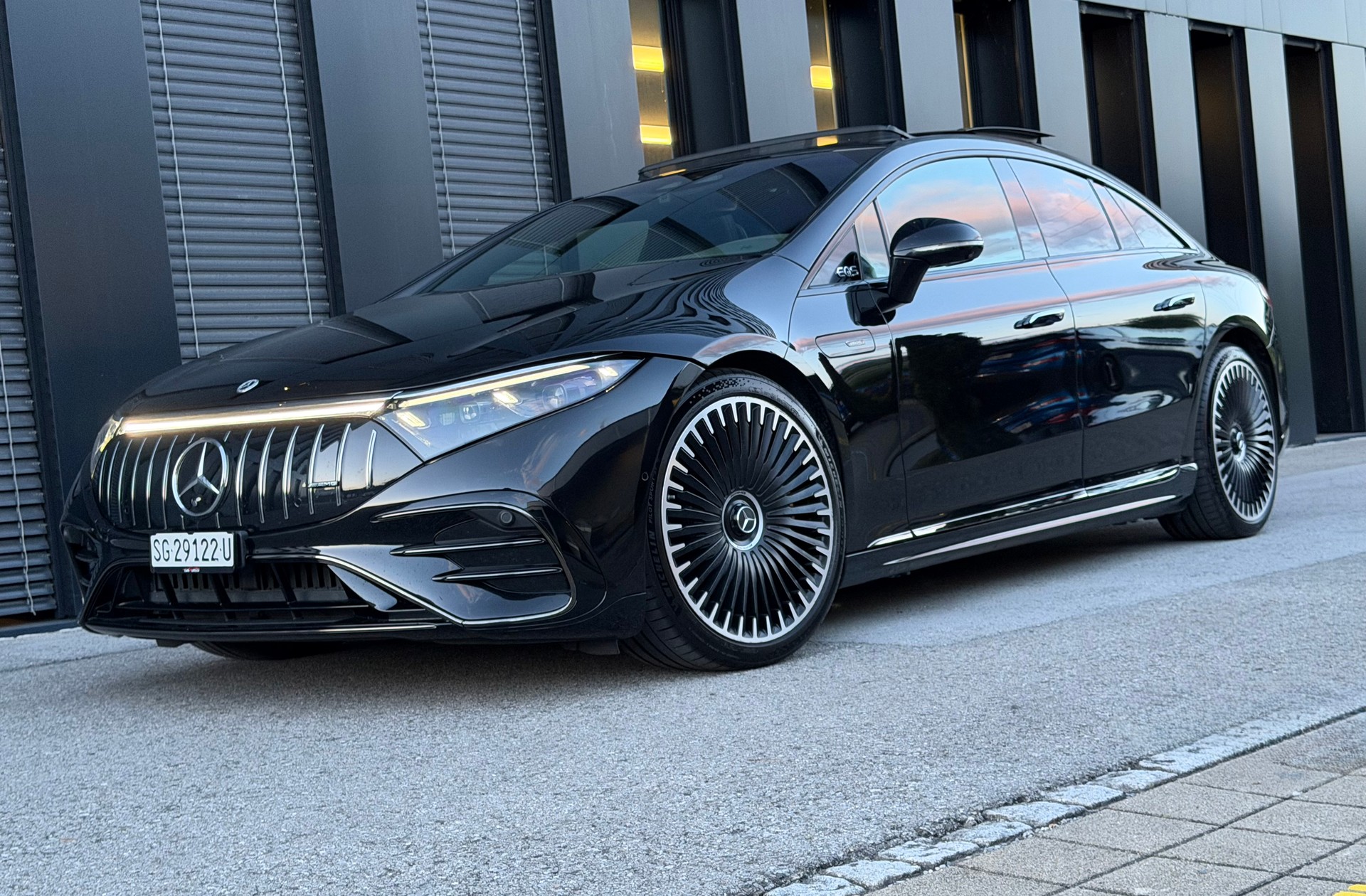 MERCEDES-BENZ EQS AMG 53 4Matic+ ♦️ Batteriekapazität = 98.8%*1.Hand*Traumausstattung*CH Fahrzeug♦️-image-11
