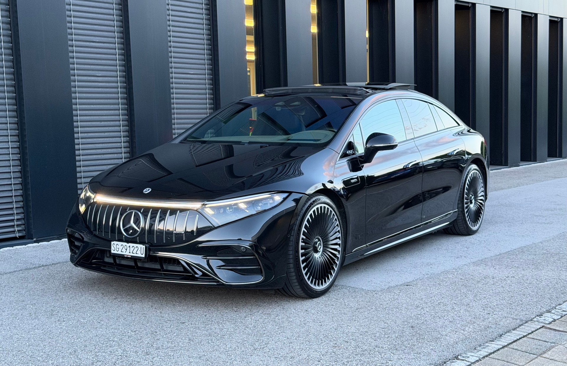 MERCEDES-BENZ EQS AMG 53 4Matic+ ♦️ Batteriekapazität = 98.8%*1.Hand*Traumausstattung*CH Fahrzeug♦️-image-9