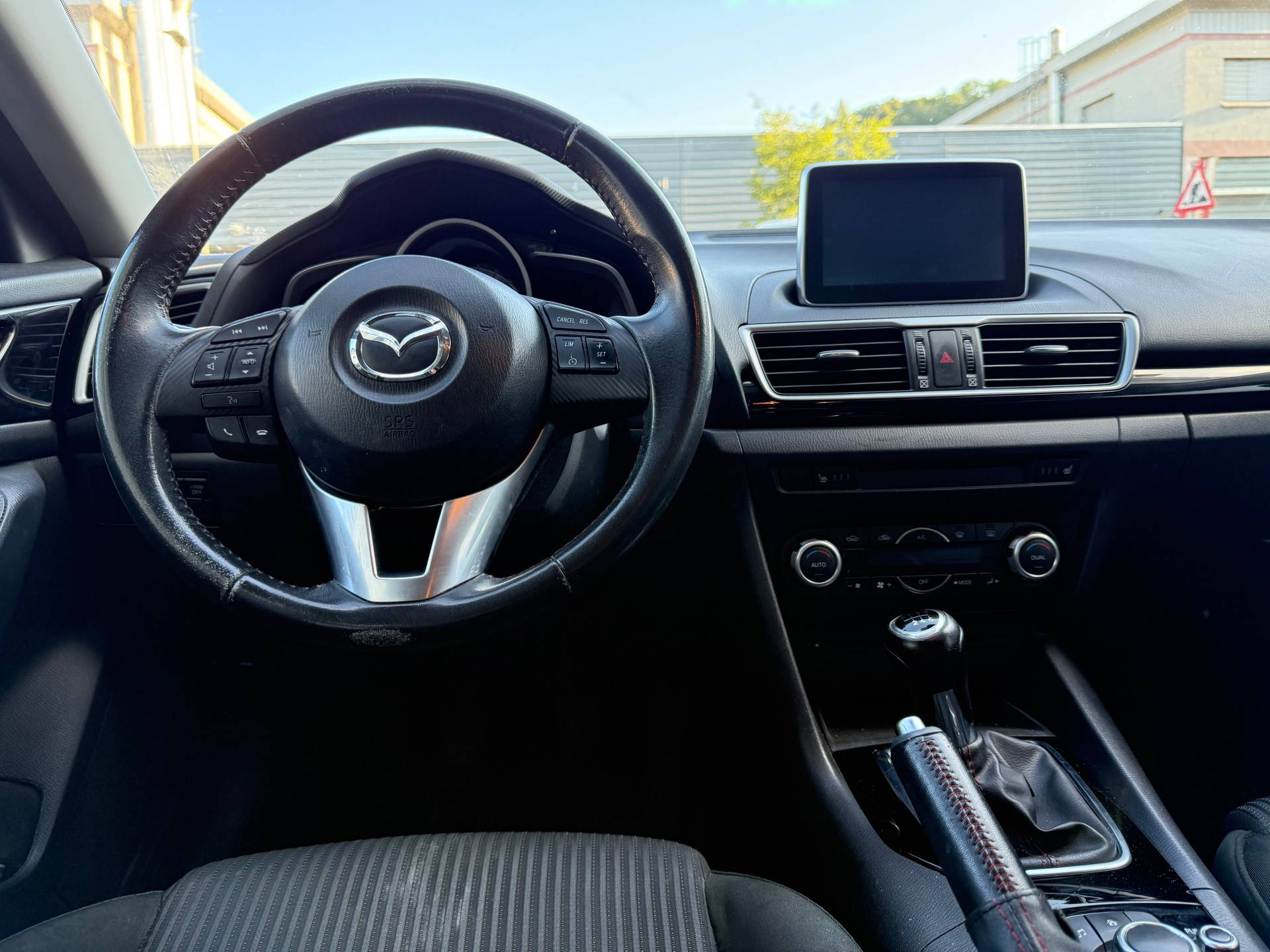 MAZDA 3 2.2 16V CD Revolution-image-7
