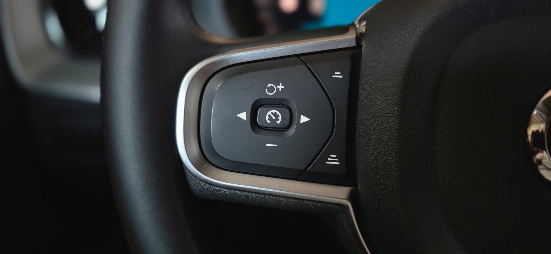 VOLVO XC60 B5 Benzin Mild Hybrid AWD Core Geartronic *Spurassistens&PilotAsisst*CarPlay*Sitz-&Lenkradheizung*Harman&Kardon*-image-14