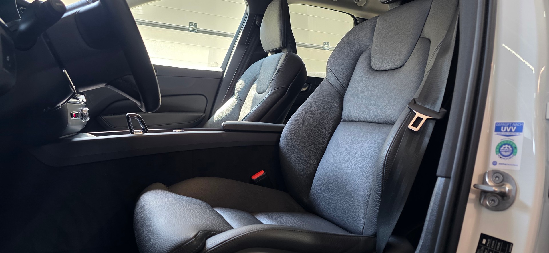 VOLVO XC60 B5 Benzin Mild Hybrid AWD Core Geartronic *Spurassistens&PilotAsisst*CarPlay*Sitz-&Lenkradheizung*Harman&Kardon*-image-9