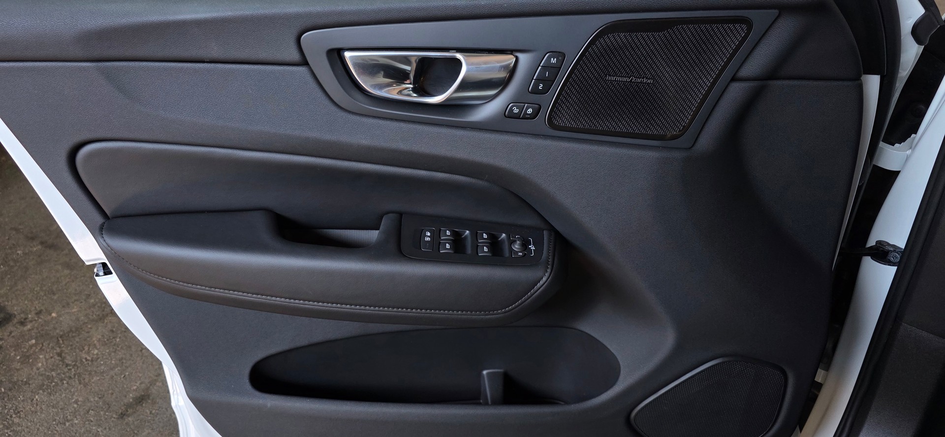VOLVO XC60 B5 Benzin Mild Hybrid AWD Core Geartronic *Spurassistens&PilotAsisst*CarPlay*Sitz-&Lenkradheizung*Harman&Kardon*-image-15
