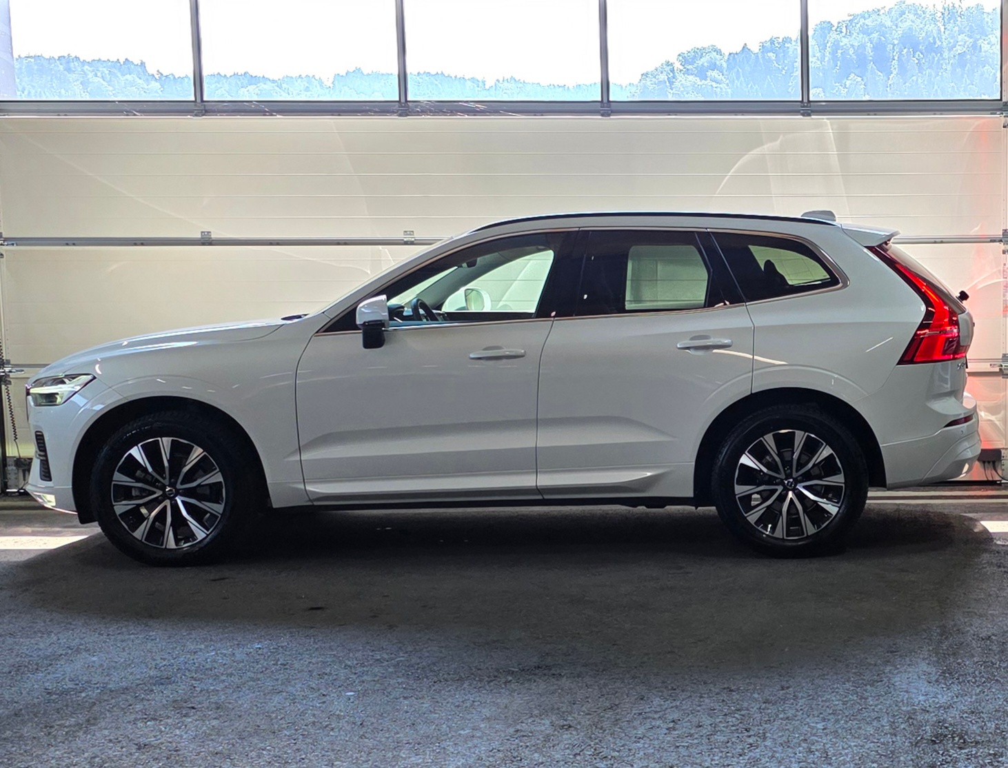 VOLVO XC60 B5 Benzin Mild Hybrid AWD Core Geartronic *Spurassistens&PilotAsisst*CarPlay*Sitz-&Lenkradheizung*Harman&Kardon*-image-1
