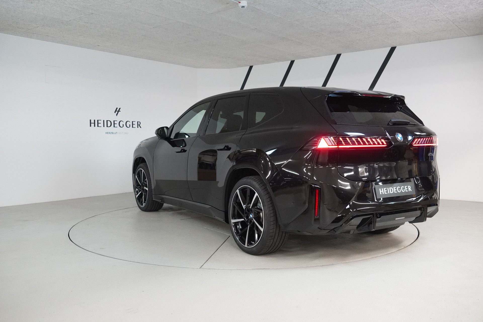 BMW iX3 50 xDrive M Sport Pro-image-4