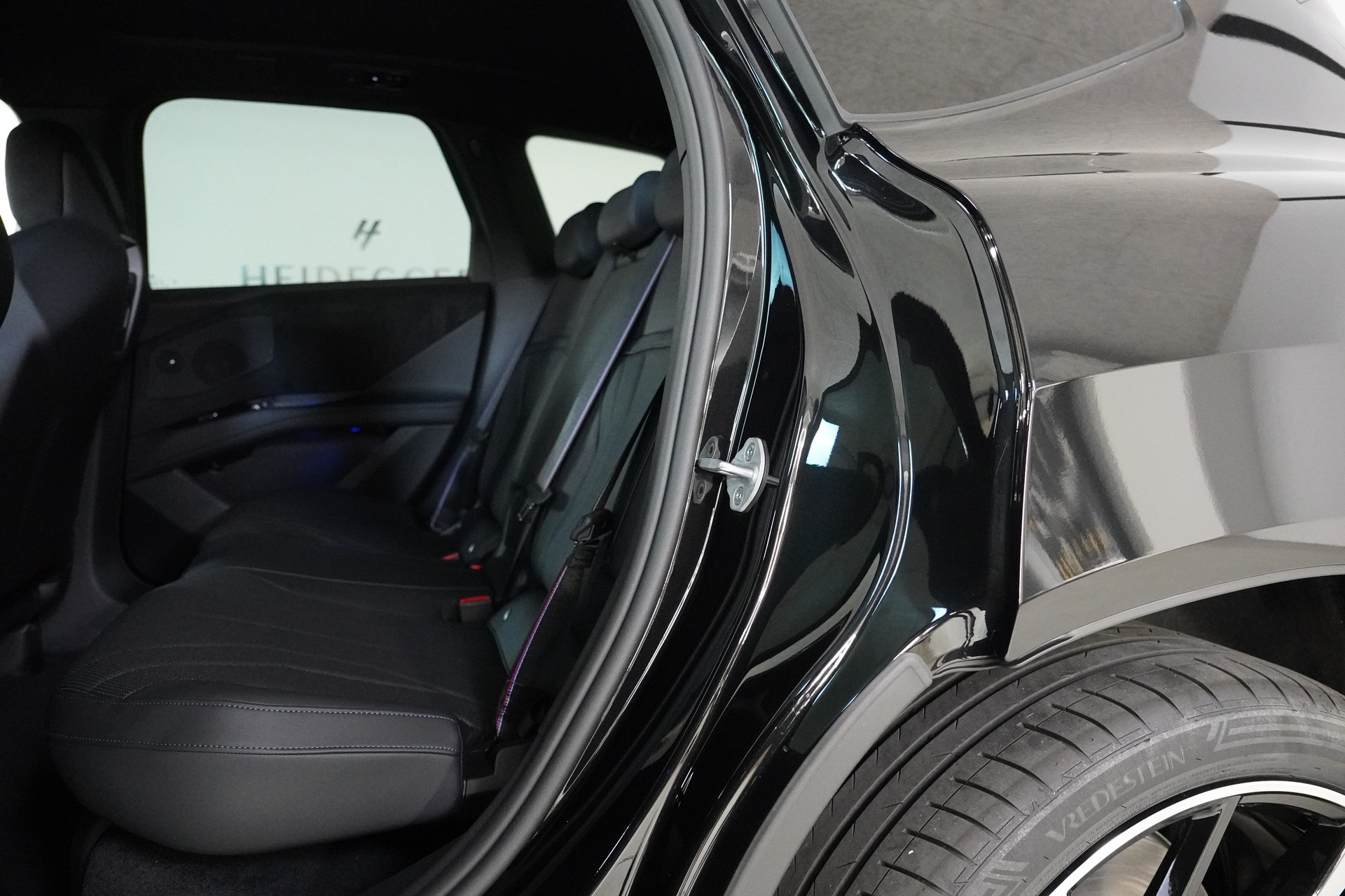 BMW iX3 50 xDrive M Sport Pro-image-12