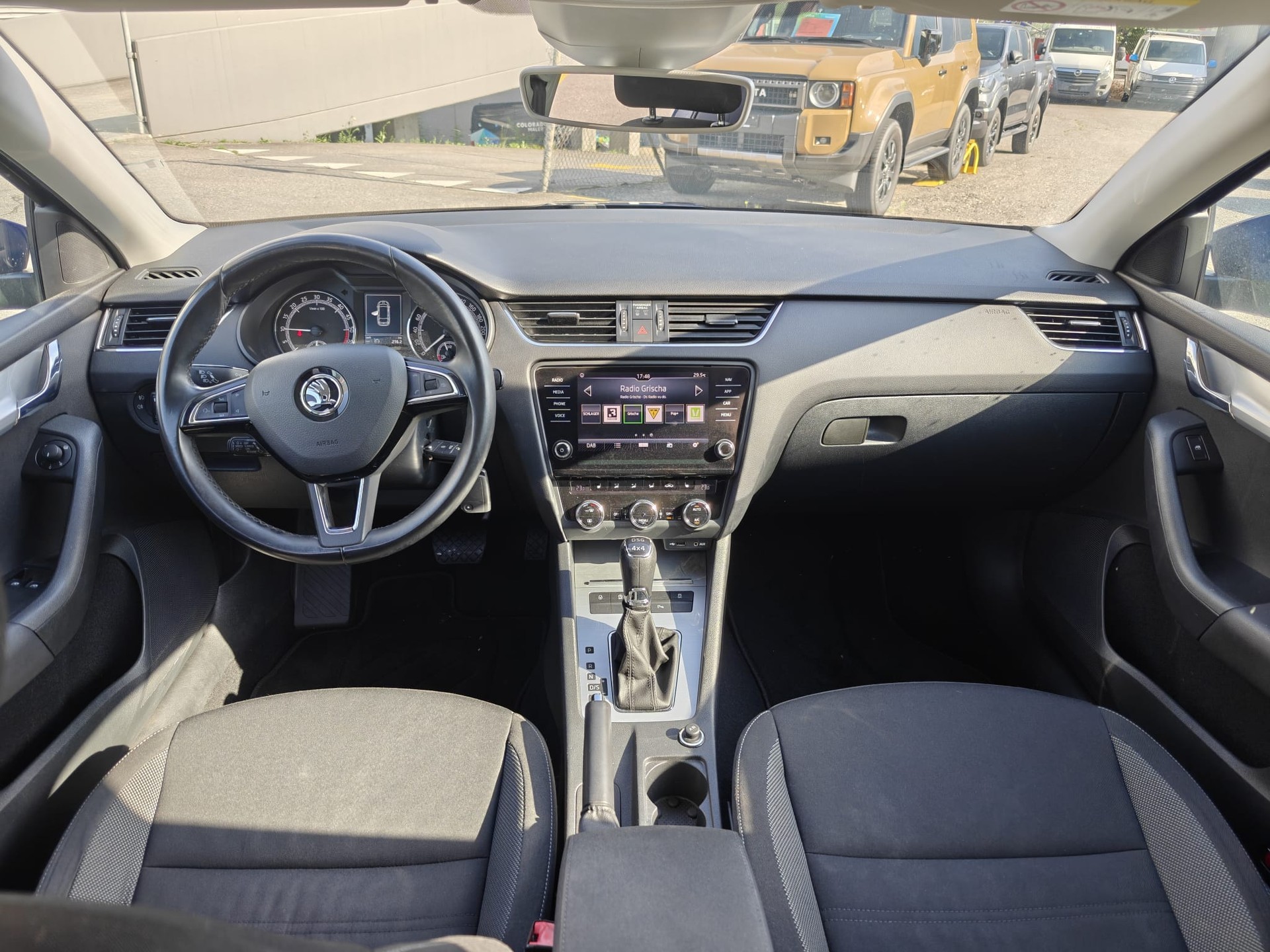SKODA Octavia Combi 2.0 TDI Ambition 4x4-image-7