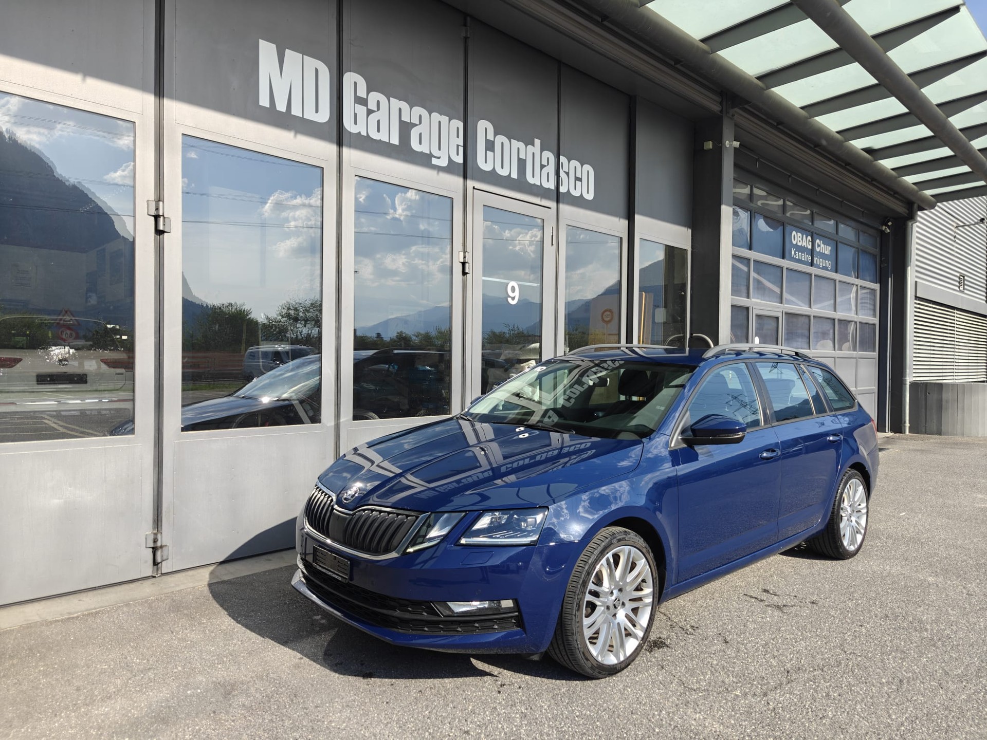 SKODA Octavia Combi 2.0 TDI Ambition 4x4-image-0